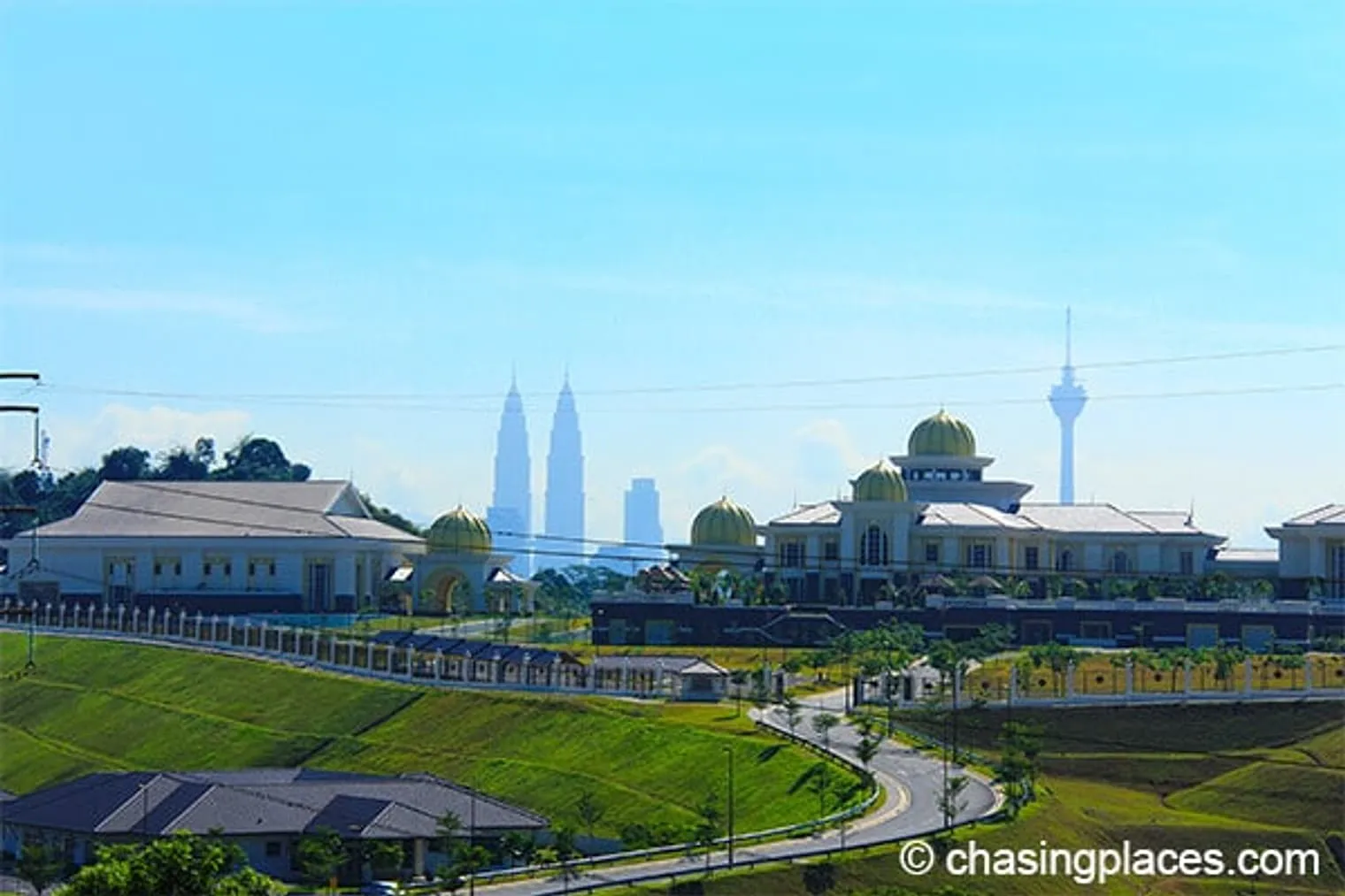 The King’s Palace during the day.