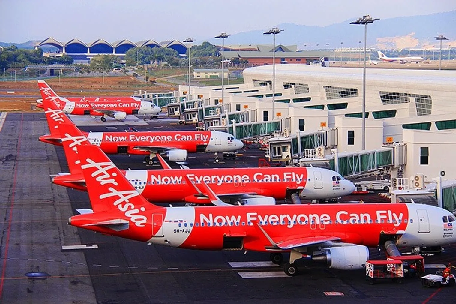 Airasia flies to Langkawi every day.