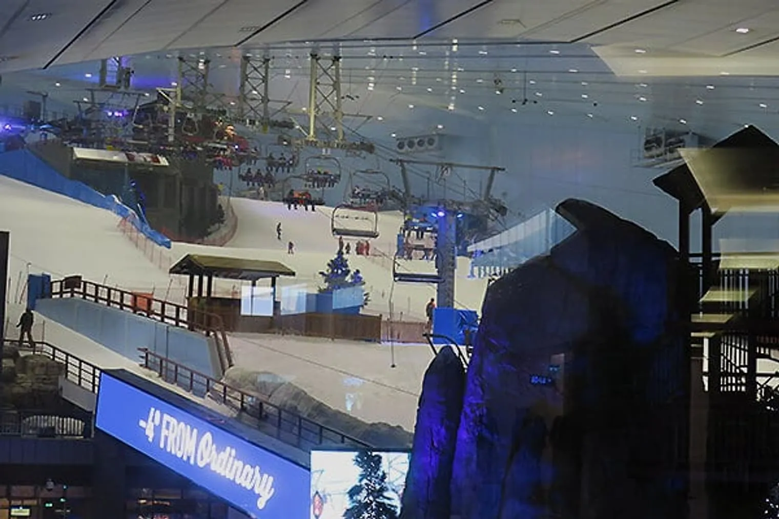 A look at the huge Indoor Ski Area at the Mall of the Emirates