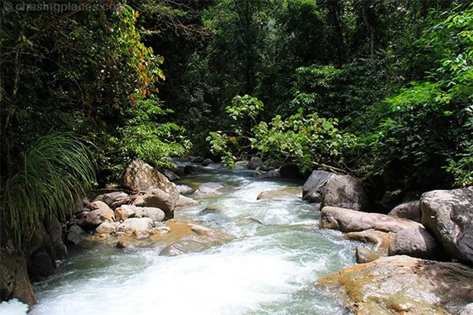 Travel Guide: Chiling Waterfalls, Malaysia
